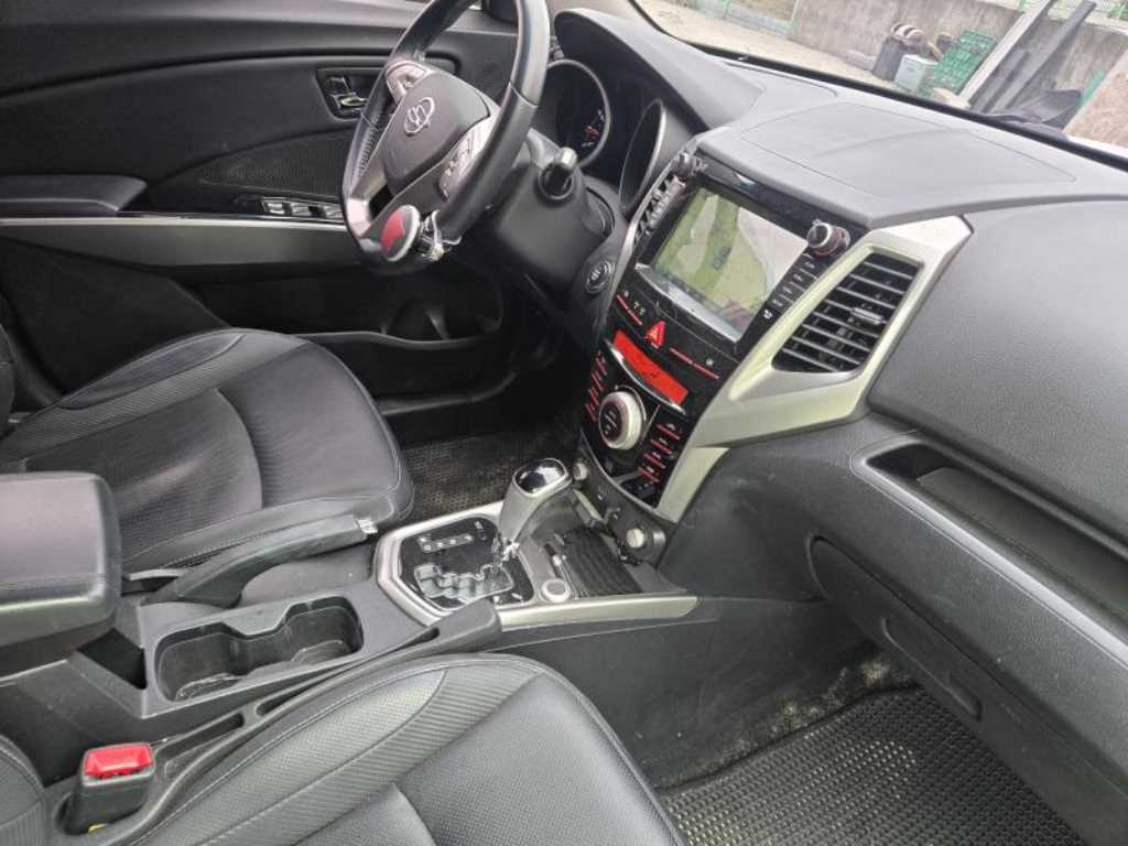 Ssangyong Tivoli 2015 Blanco - Importación desde Corea - HF Imports Iquique - Foto 15