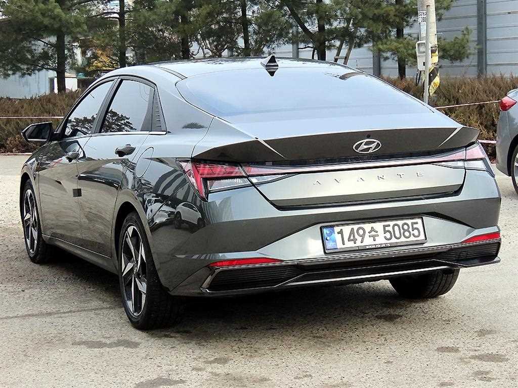 HYUNDAI Avante - Vista 3