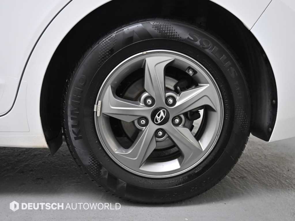 HYUNDAI Avante - Vista 5