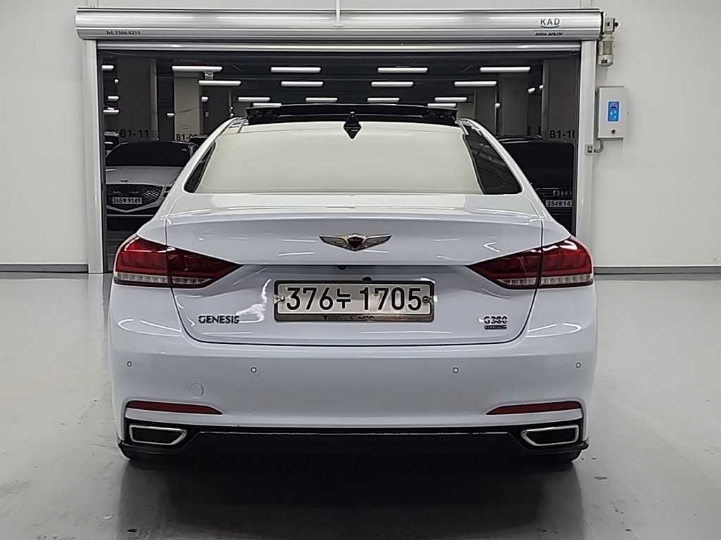 HYUNDAI Genesis - Vista 3