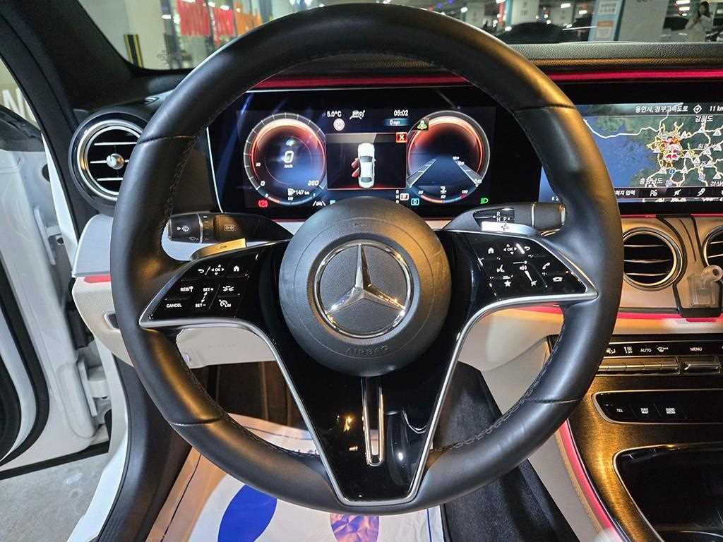 Mercedes Benz E class - Vista 8