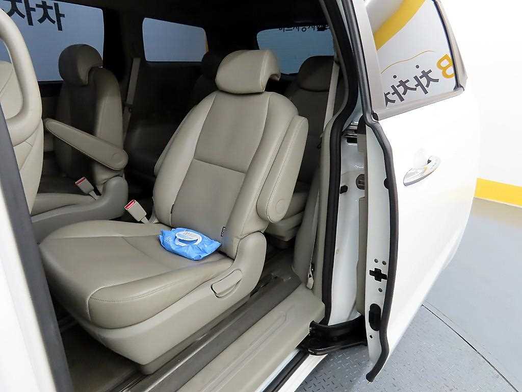 KIA Carnival - Vista 6