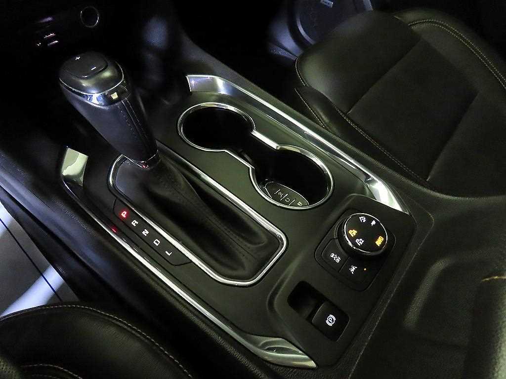 Chevrolet Travers - Vista 12