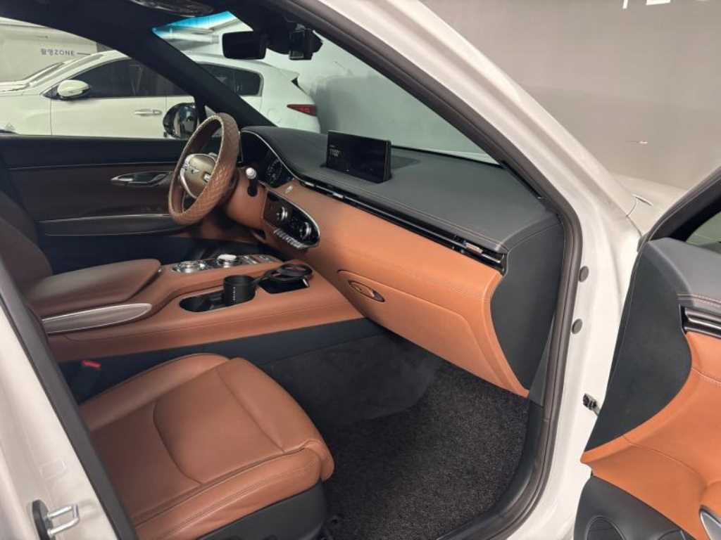 Genesis GV70 - Vista 6