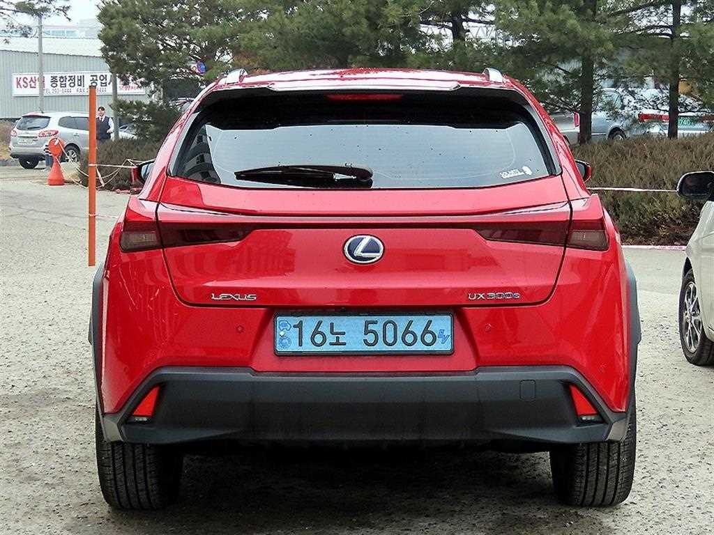 Lexus UX - Vista 4