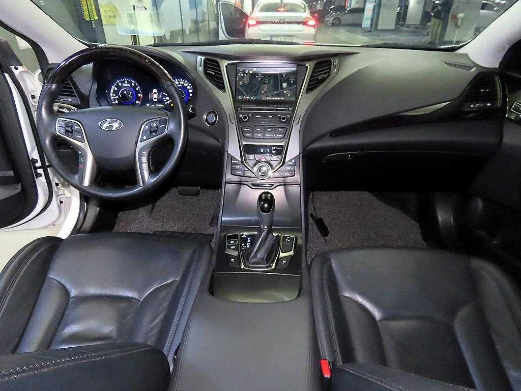 HYUNDAI Grandeur - Vista 11