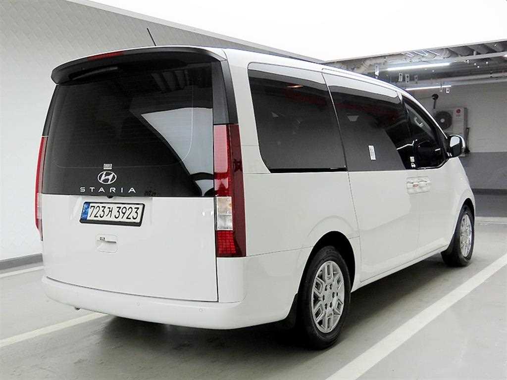 HYUNDAI Staria - Vista 4
