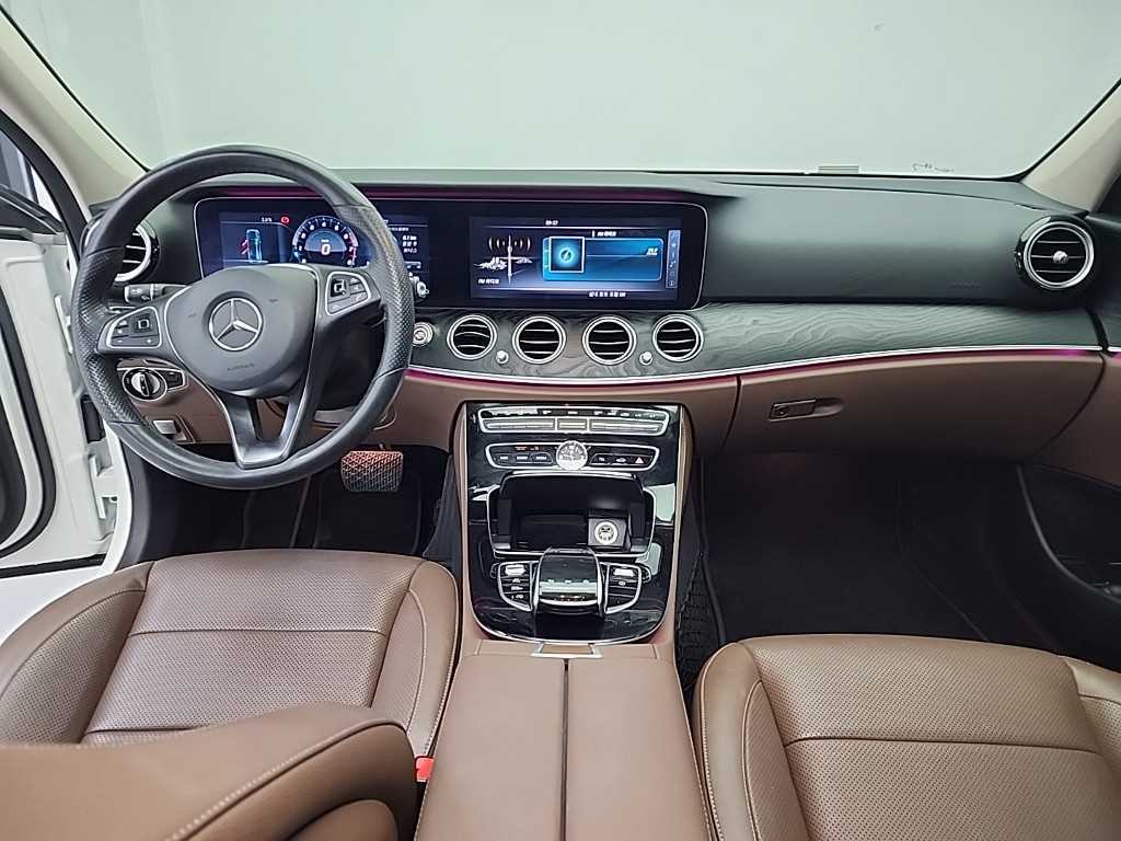 Mercedes Benz E class - Vista 7