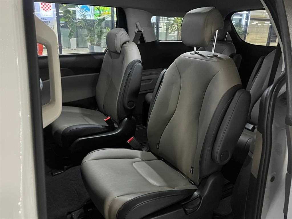 KIA Carnival - Vista 7