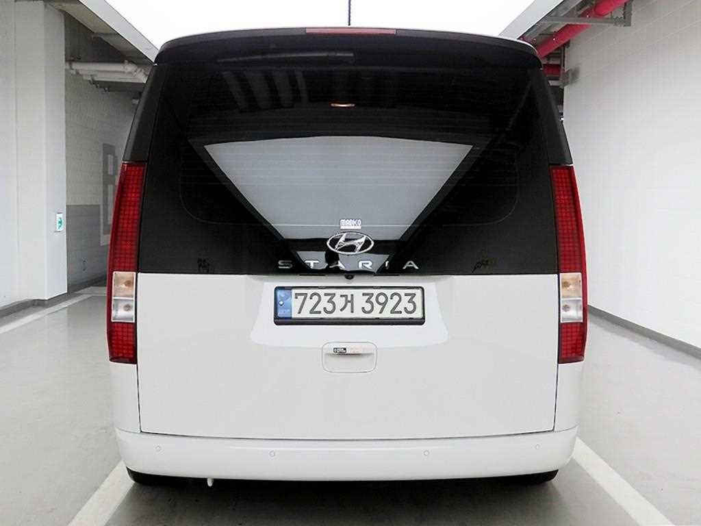 HYUNDAI Staria - Vista 3