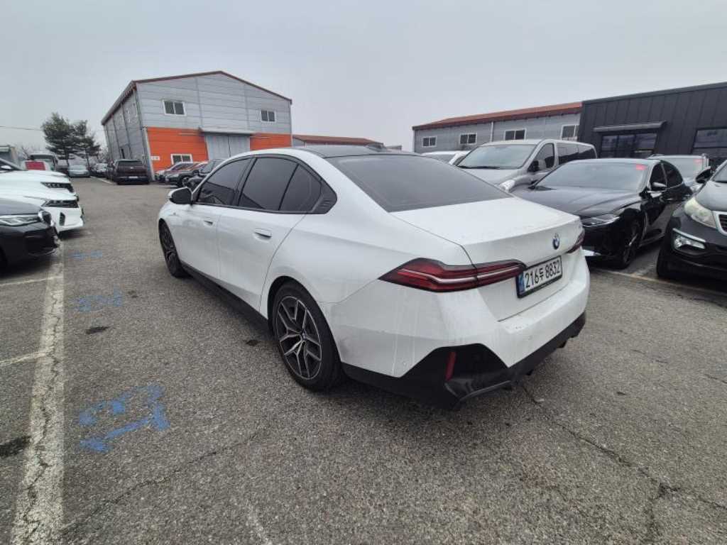 BMW 5 Series - Vista 5