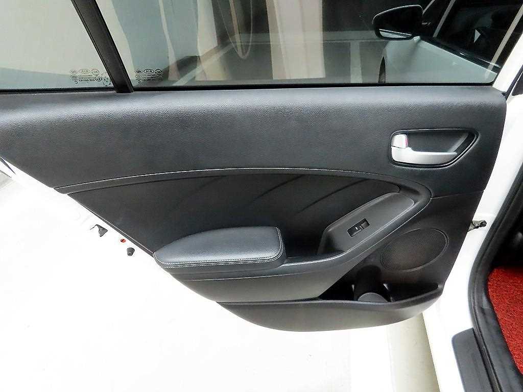 KIA K3 2018 Blanco - Importación desde Corea - HF Imports Iquique - Foto 15