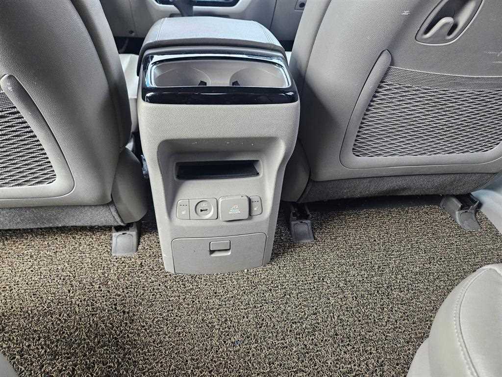 KIA Carnival - Vista 7