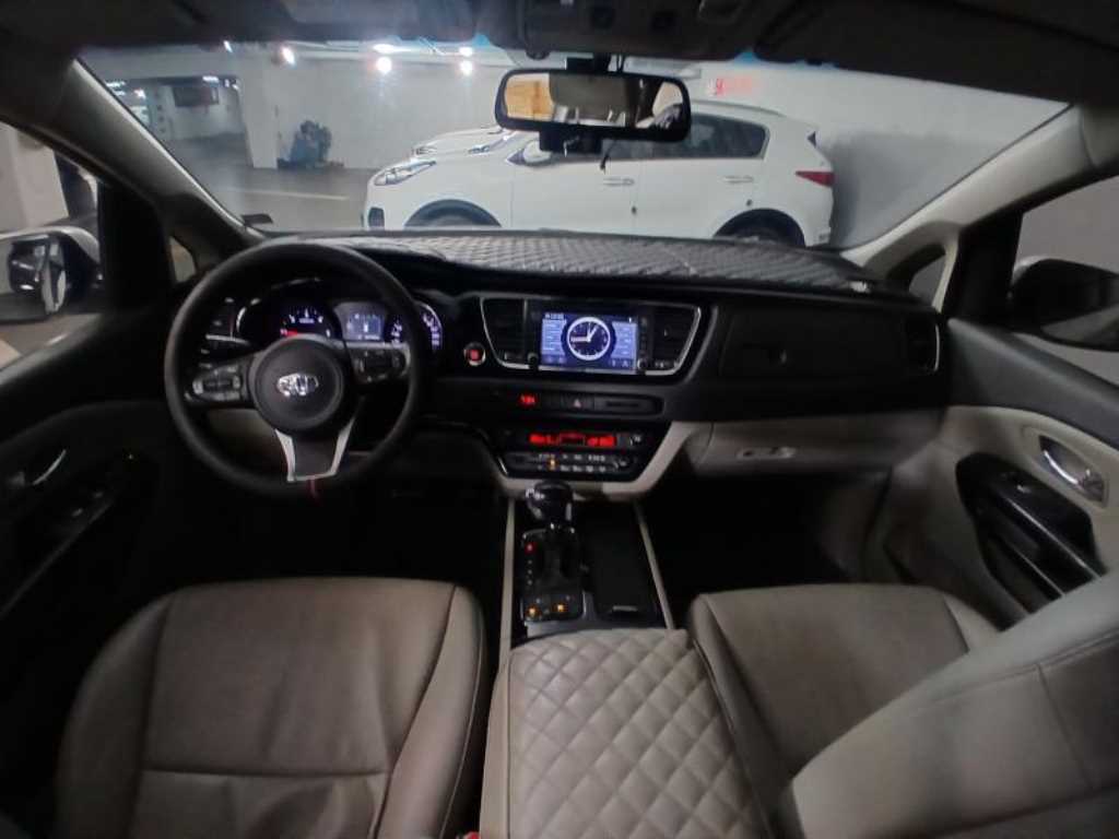 KIA Carnival - Vista 6