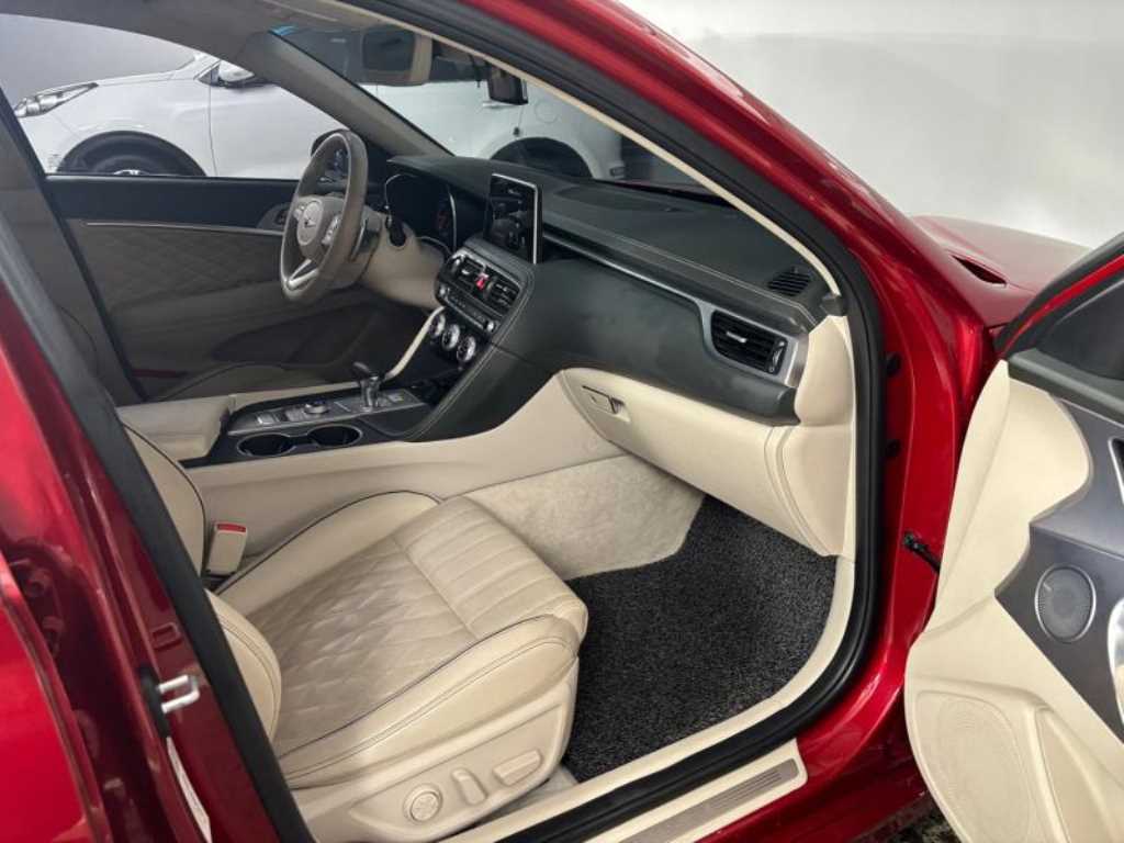 Genesis G70 - Vista 6