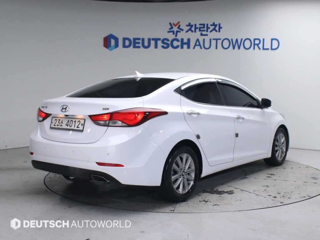 HYUNDAI Avante - Vista 2