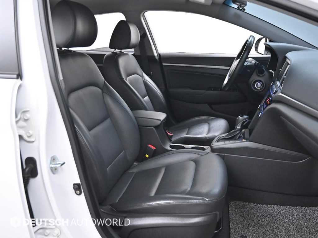 HYUNDAI Avante - Vista 10