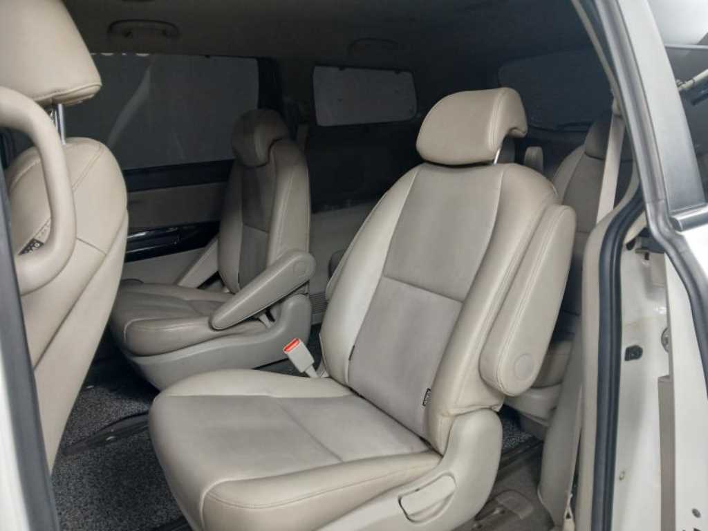 KIA Carnival - Vista 7