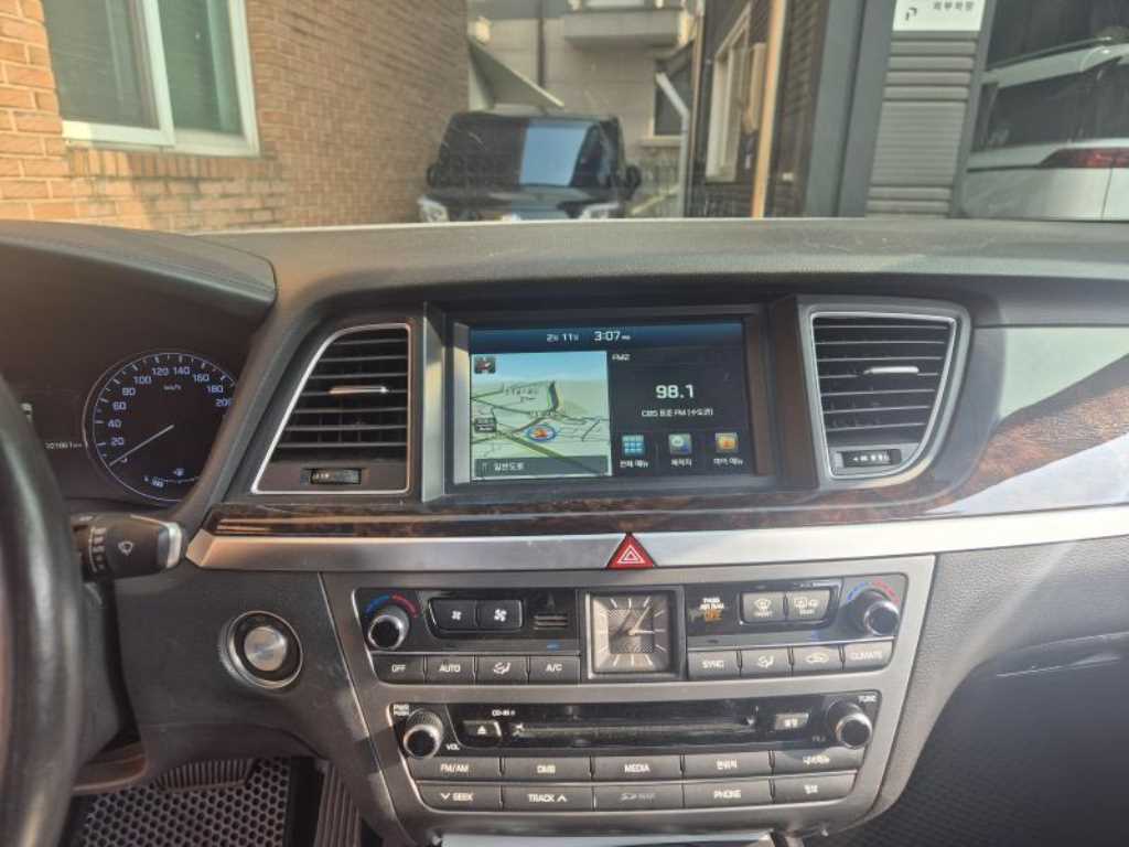 HYUNDAI Genesis - Vista 9