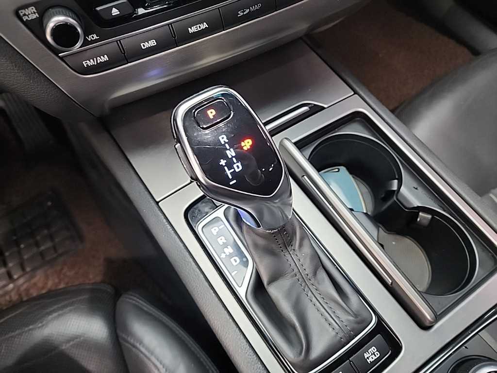 HYUNDAI Genesis - Vista 8