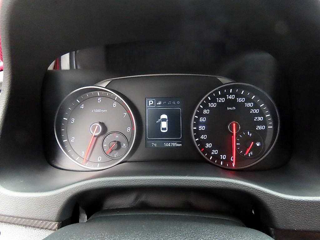 HYUNDAI Avante - Vista 9