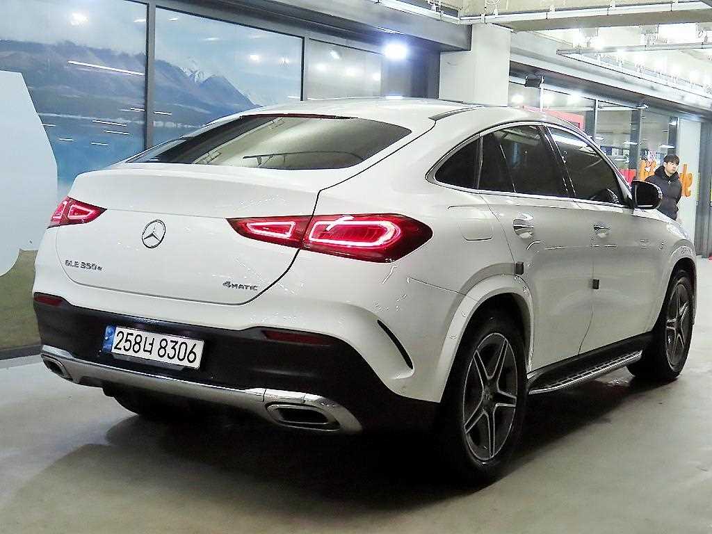 Mercedes Benz GLE Class - Vista 4