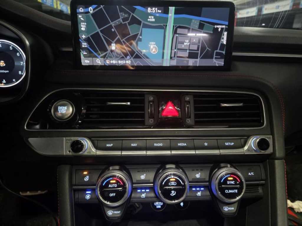 Genesis G70 - Vista 10