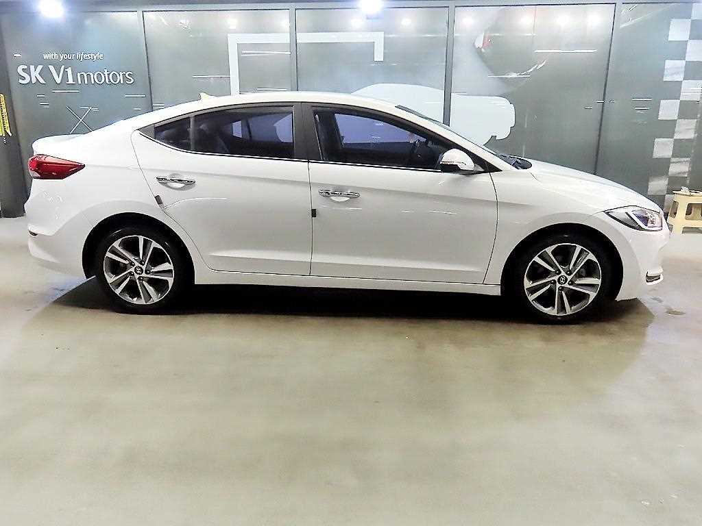 HYUNDAI Avante - Vista 3