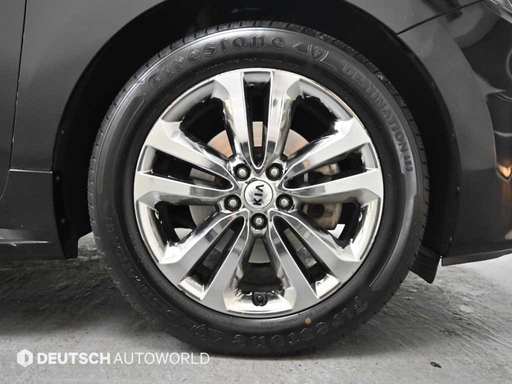 KIA Carnival - Vista 5