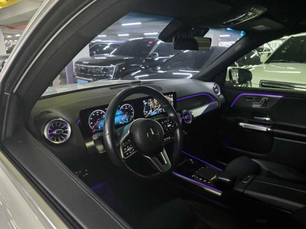 Mercedes Benz GLB Class - Vista 4