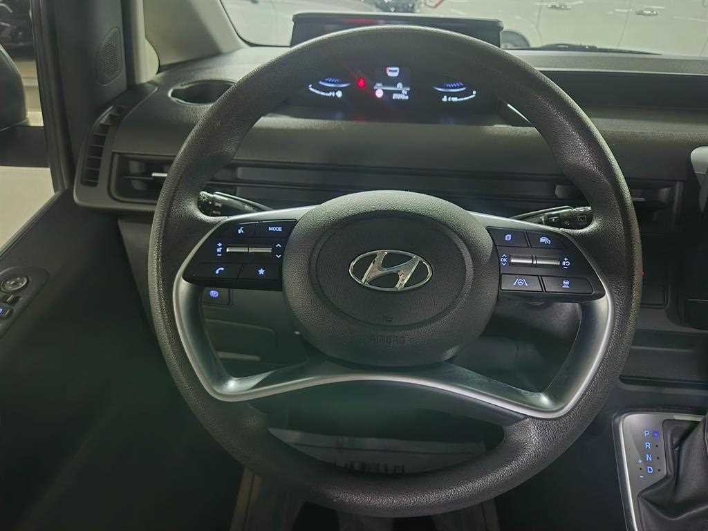 HYUNDAI Staria - Vista 11