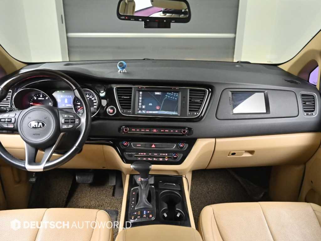 KIA Carnival - Vista 7