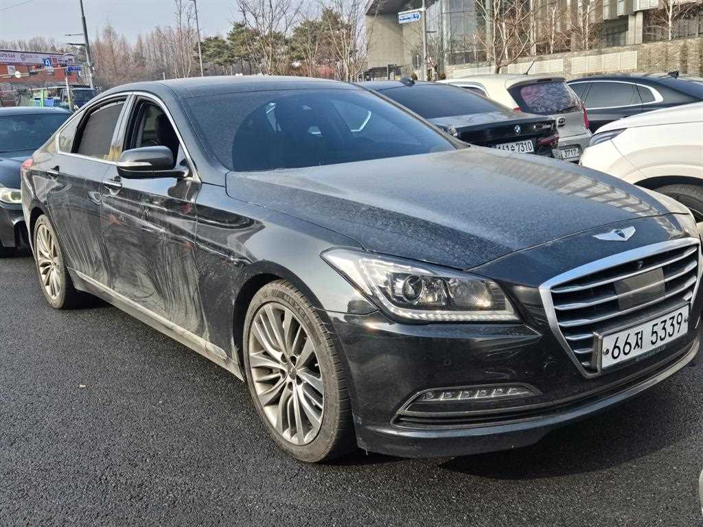 HYUNDAI Genesis - Vista 2