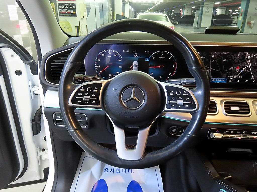 Mercedes Benz GLE Class - Vista 8