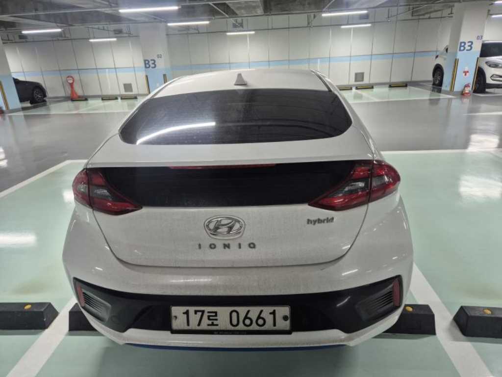 HYUNDAI Ioniq - Vista 4