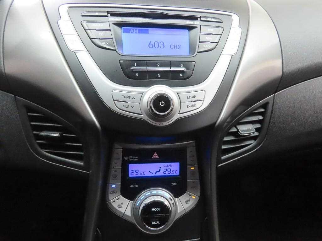 HYUNDAI Avante - Vista 12