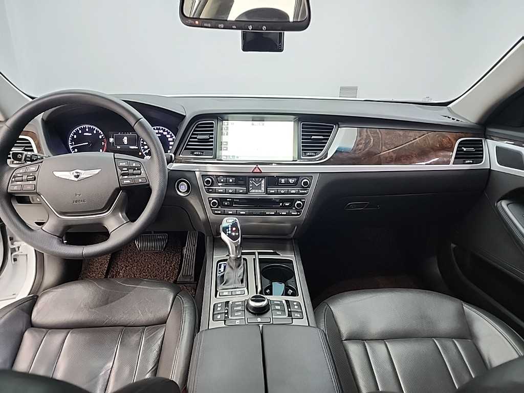 HYUNDAI Genesis - Vista 7