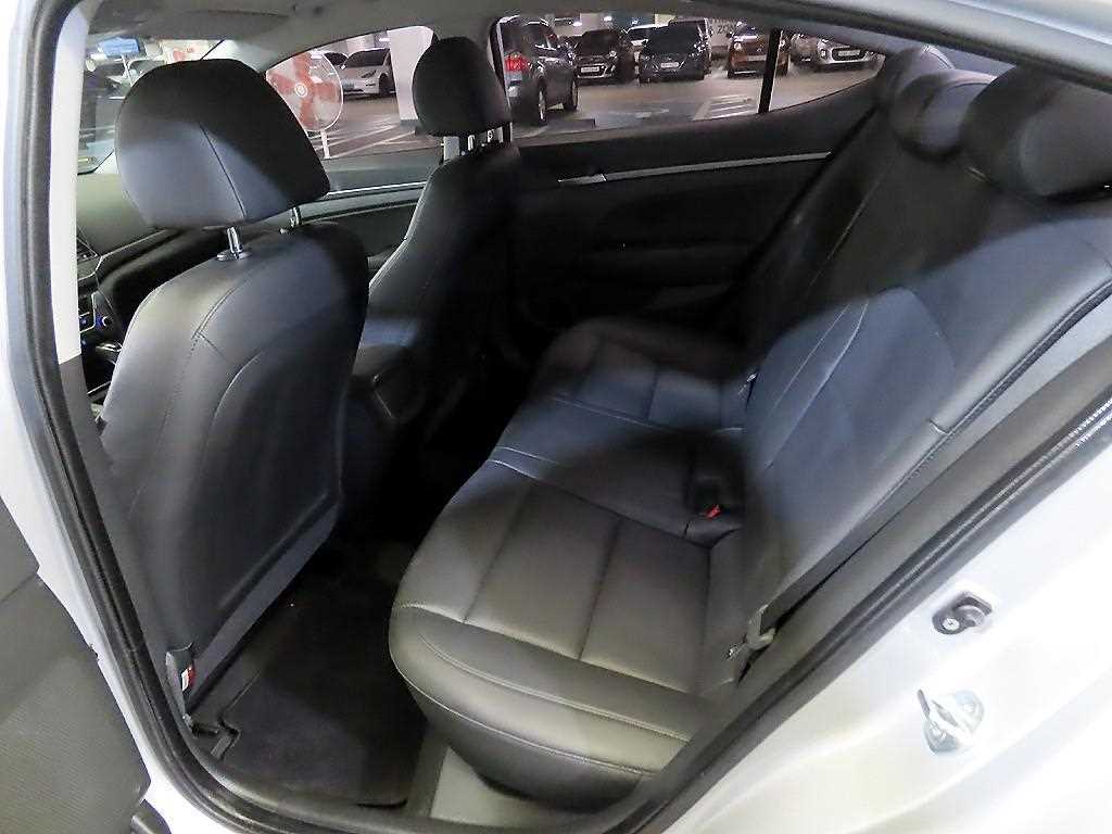 HYUNDAI Avante - Vista 7