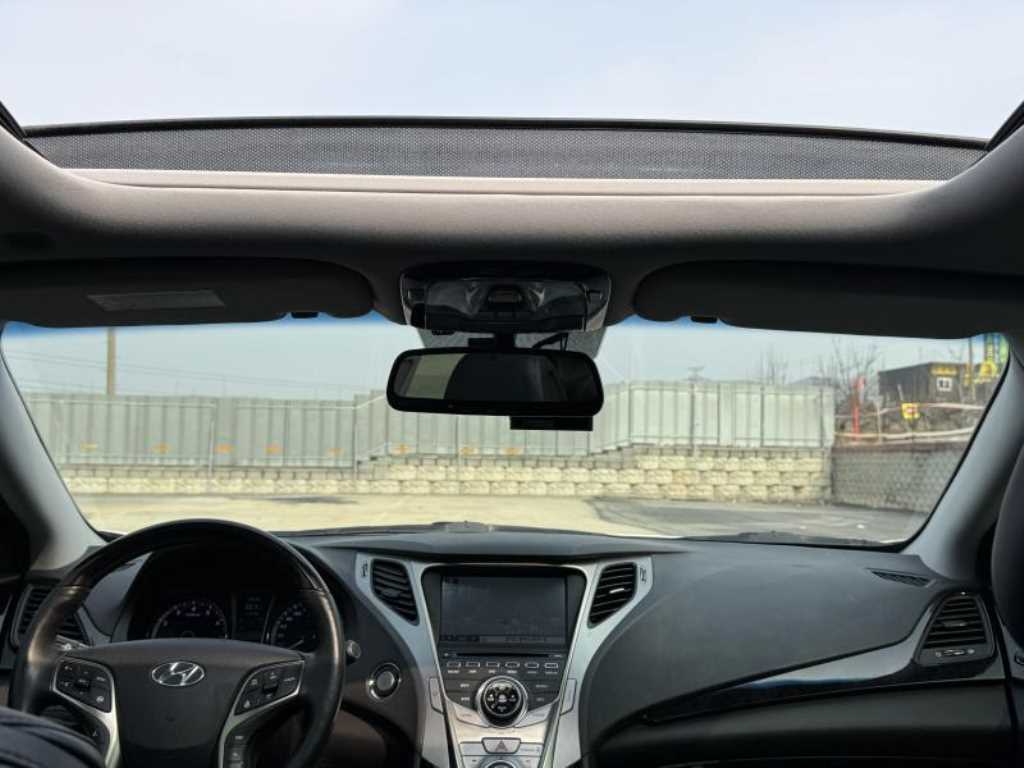 HYUNDAI Grandeur - Vista 9