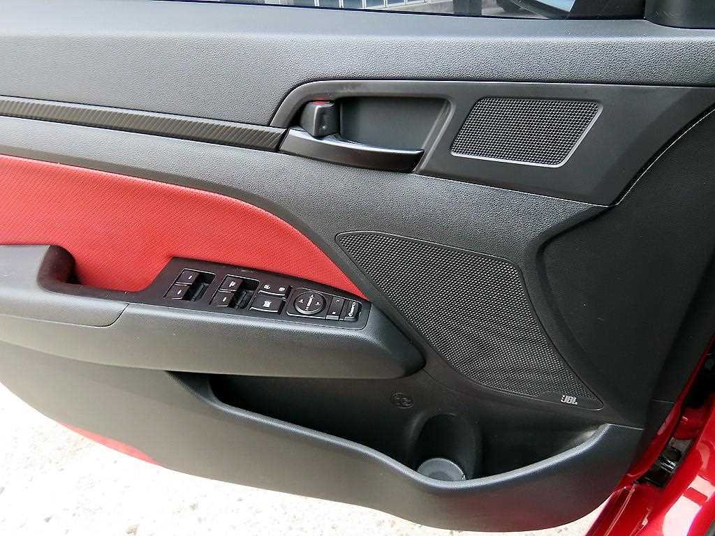 HYUNDAI Avante - Vista 11