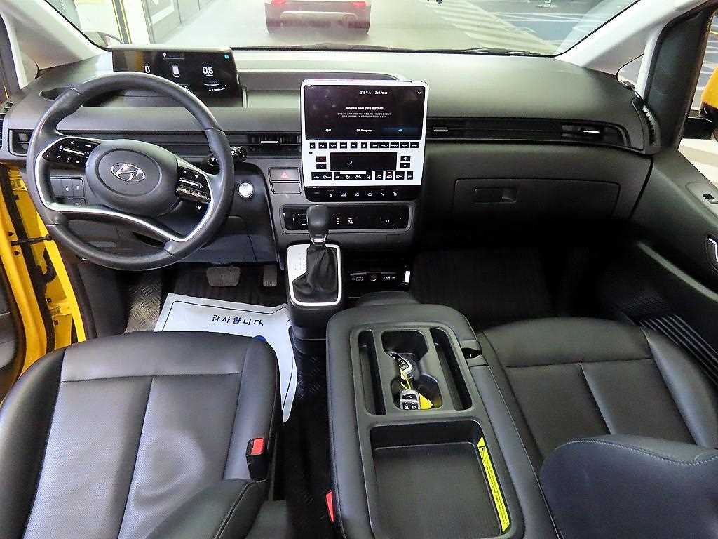 HYUNDAI Staria - Vista 10