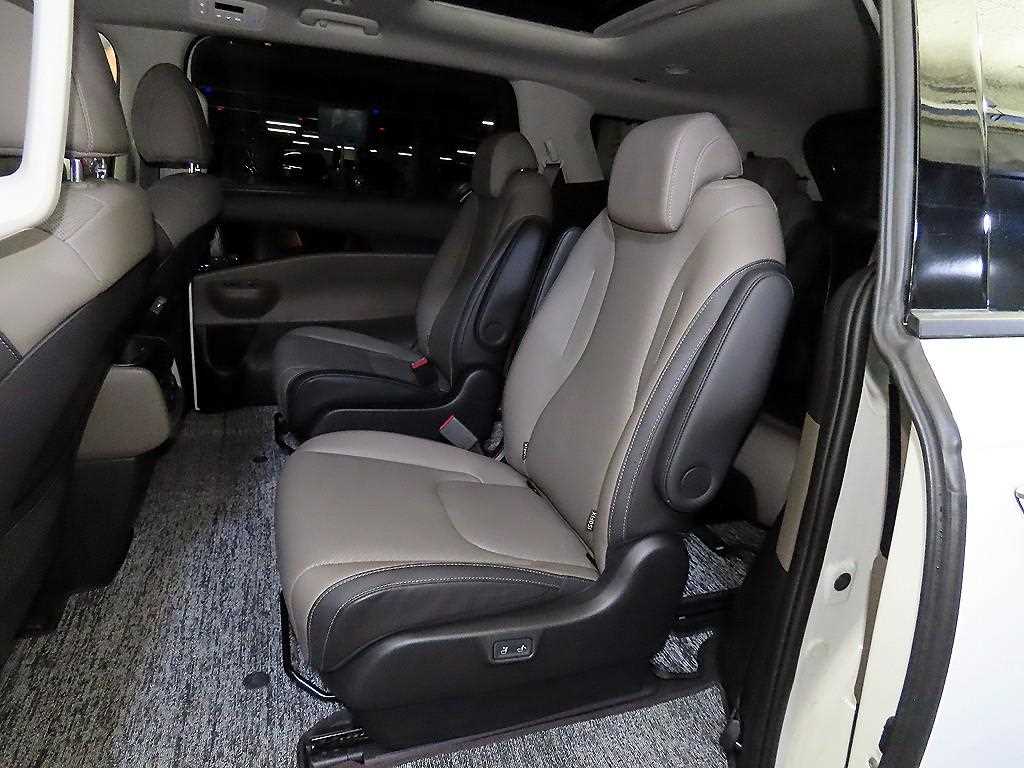 KIA Carnival - Vista 7