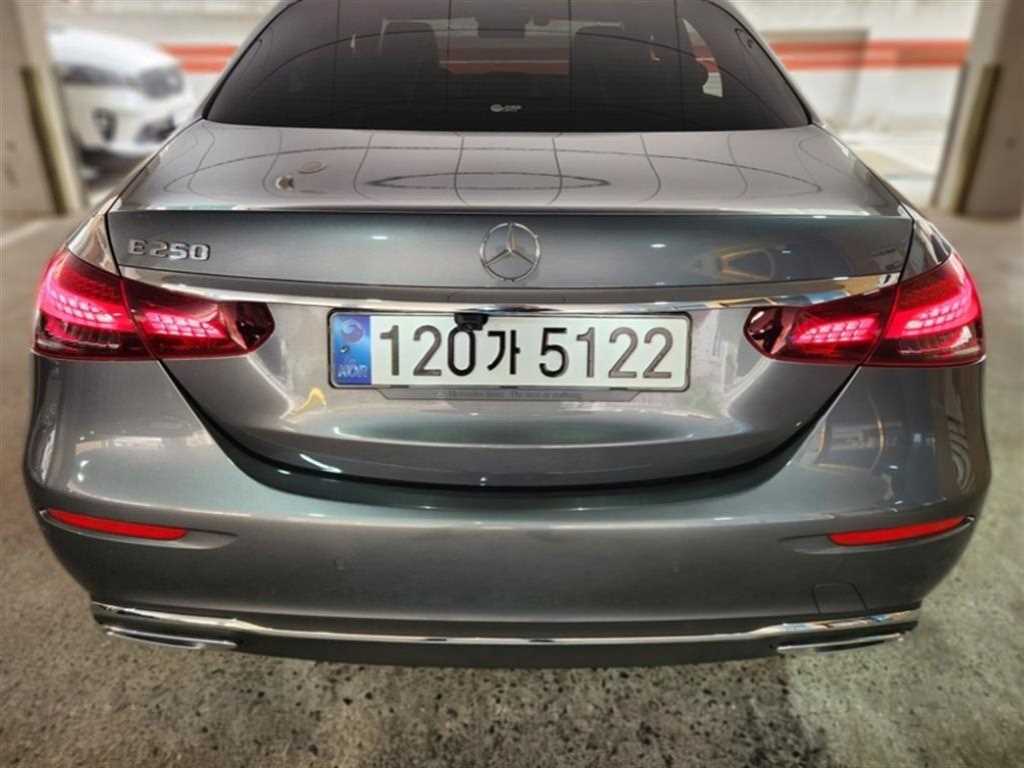 Mercedes Benz E class - Vista 3