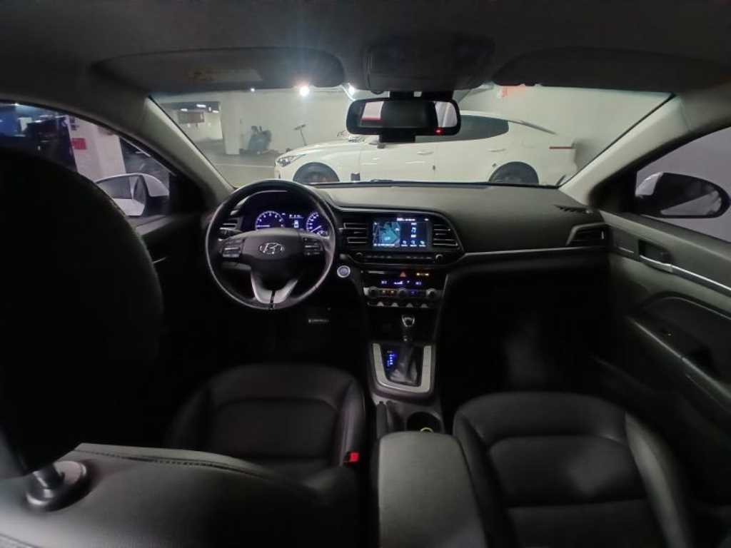 HYUNDAI Avante - Vista 6