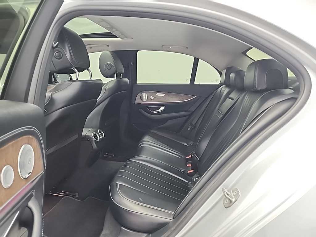 Mercedes Benz E class - Vista 12