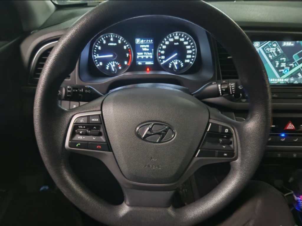 HYUNDAI Avante - Vista 8
