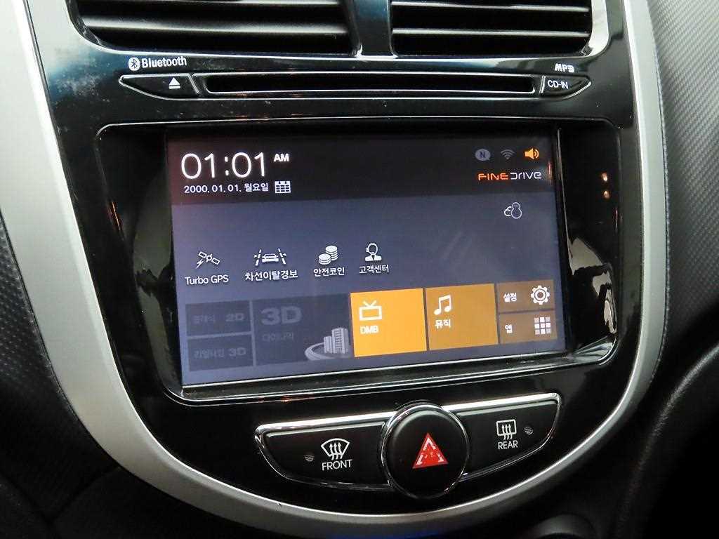 HYUNDAI Accent - Vista 9