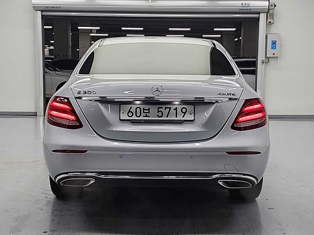 Mercedes Benz E class - Vista 3