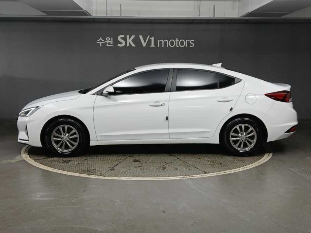 HYUNDAI Avante - Vista 3