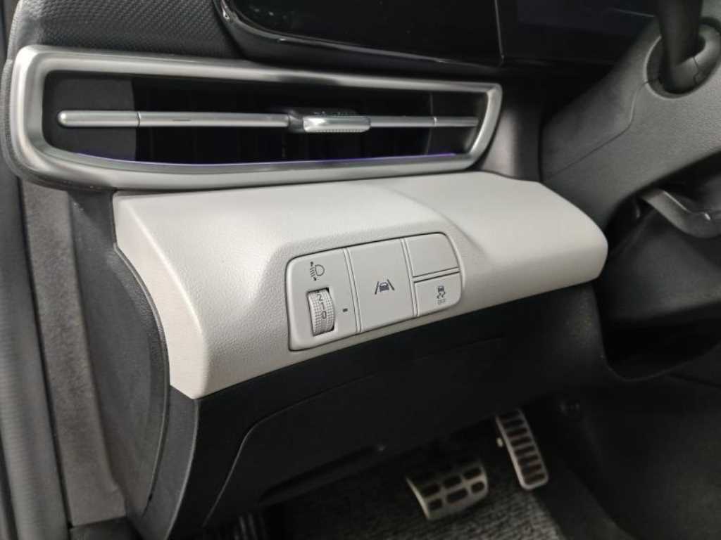 HYUNDAI Avante - Vista 10